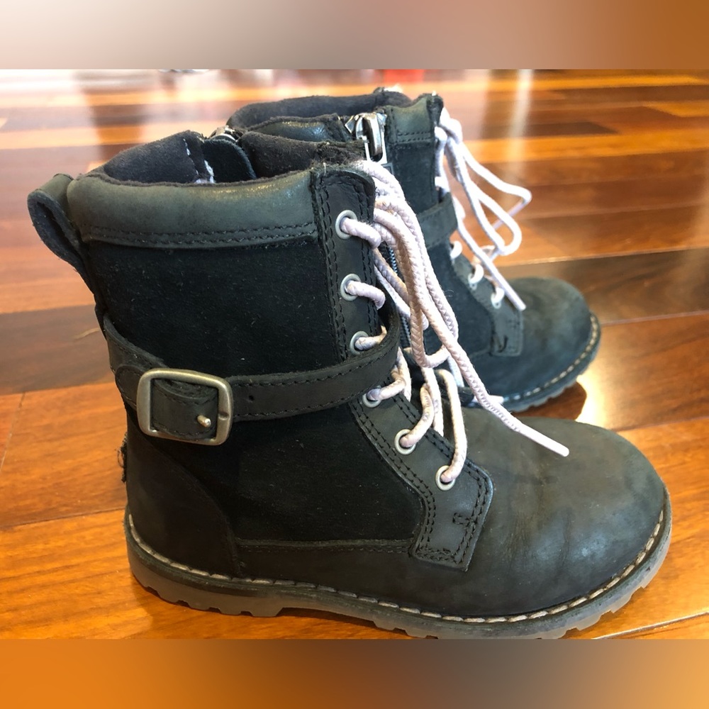 UGG Toddler girls lace-up black suede boots